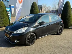 Zwart Gebruikt 2012 Peugeot 208 Hatchback | € 3.990 (Eerlijke prijs)