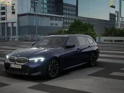 Blauw Nieuw 2025 BMW 330e Comfort Edition Stationwagen | € 76.022 (Iets duurder)
