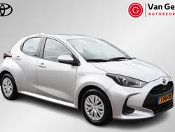 Grijs Gebruikt 2020 Toyota Yaris Hybrid Active Hatchback | € 19.999 (Eerlijke prijs)