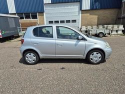 Grijs Gebruikt 2005 Toyota Yaris Hatchback | € 2.495 (Eerlijke prijs)