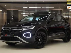 Zwart Gebruikt 2022 VW T-Roc Life SUV | € 29.950 (Eerlijke prijs)