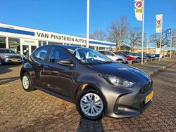 Grijs Gebruikt 2023 Toyota Yaris Hybrid Hatchback | € 18.750 (Super prijs)