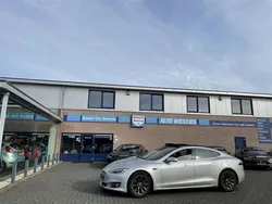 Grijs, metallic lak Gebruikt 2018 Tesla Model S Sedan | € 24.950 (Eerlijke prijs)