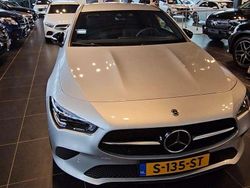 Grijs Gebruikt 2023 Mercedes CLA180 Luxury Sedan | € 34.750 (Eerlijke prijs)