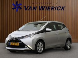 Grijs Gebruikt 2016 Toyota Aygo X-play Hatchback | € 6.445 (Eerlijke prijs)