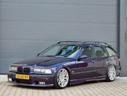Paars Gebruikt 1998 BMW 323 Executive Stationwagen | € 11.999