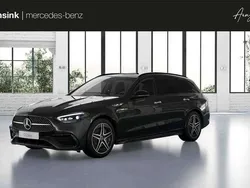 Grijs, metallic lak Nieuw 2025 Mercedes C300e Business Stationwagen | € 68.840 (Iets duurder)