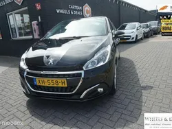 Zwart Gebruikt 2019 Peugeot 208 Signature Sky Hatchback | € 8.995 (Eerlijke prijs)
