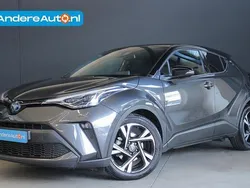 Grijs, metallic lak Gebruikt 2023 Toyota C-HR SUV | € 29.995 (Eerlijke prijs)