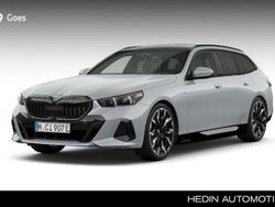 Grijs Gebruikt 2024 BMW 530e M Sport Stationwagen | € 91.111