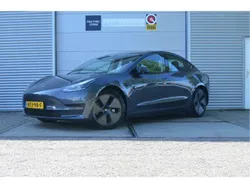 Grijs Gebruikt 2021 Tesla Model 3 Standard Range Sedan | € 27.999 (Iets duurder)