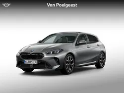 Skyscraper grey metallic (c4w) (grijs metallic) Nieuw 2025 BMW 120 M Sport Hatchback | € 56.903 (Eerlijke prijs)