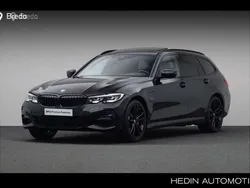 Zwart, metallic lak Gebruikt 2022 BMW 330 M Sport Stationwagen | € 40.880 (Eerlijke prijs)