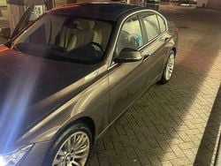 Bruin Gebruikt 2013 BMW 320 Sedan | € 7.500 (Goede deal)