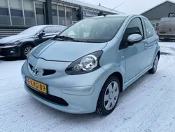 Blauw, metallic lak Gebruikt 2006 Toyota Aygo Hatchback | € 2.950 (Eerlijke prijs)