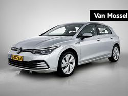 Grijs Gebruikt 2023 VW Golf VIII Style Hatchback | € 28.900 (Goede deal)