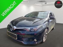 Zwart Gebruikt 2015 Toyota Auris Hatchback | € 10.249 (Eerlijke prijs)