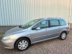 Grijs, metallic lak Gebruikt 2005 Peugeot 307 Stationwagen | € 1.295 (Iets duurder)