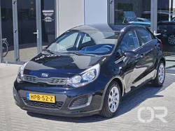 Zwart Gebruikt 2015 Kia Rio 4 Hatchback | € 9.949 (Eerlijke prijs)