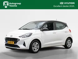 Polar white / zwart dak Gebruikt 2022 Hyundai i10 Comfort Hatchback | € 16.950 (Eerlijke prijs)