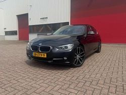 Zwart Gebruikt 2013 BMW 320 Efficient Dynamics Sedan | € 10.950 (Eerlijke prijs)