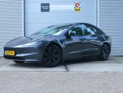 Grijs, metallic lak Gebruikt 2023 Tesla Model 3 Standard Range Sedan | € 33.999 (Duur)