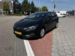 Zwart Gebruikt 2016 Opel Astra Edition Stationwagen | € 5.350 (Goede deal)