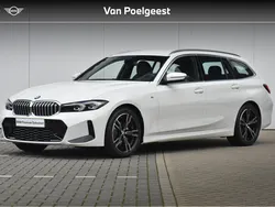 Alpinweiss ii (licht wit) Gebruikt 2024 BMW 318 Shadowline Stationwagen | € 42.500 (Eerlijke prijs)