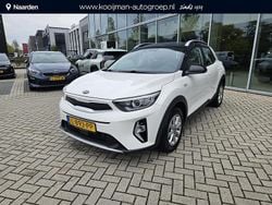 (bud) clear white/black s Gebruikt 2021 Kia Stonic SUV | € 16.245 (Eerlijke prijs)