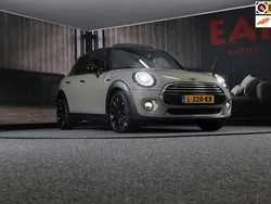 Grijs, metallic lak Gebruikt 2018 Mini Cooper Chili Hatchback | € 21.950 (Iets duurder)