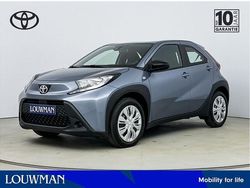 Zilver Nieuw 2025 Toyota Aygo X Play SUV | € 21.094
