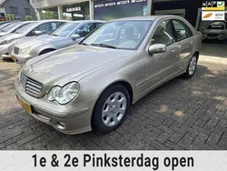 , metallic lak Gebruikt 2005 Mercedes C200 Elegance Sedan | € 8.750