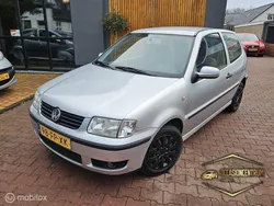 Grijs Gebruikt 2000 VW Polo Hatchback | € 999 (Eerlijke prijs)