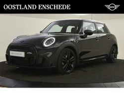 Midnight black (donker zwart metallic) Gebruikt 2021 Mini Cooper Hatchback | € 28.750 (Duur)
