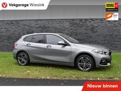 Zilver Gebruikt 2023 BMW 118 Sport Line Hatchback | € 27.440 (Eerlijke prijs)