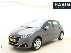 Grijs Gebruikt 2019 Peugeot 208 Signature Sky Hatchback | € 10.950 (Goede deal)