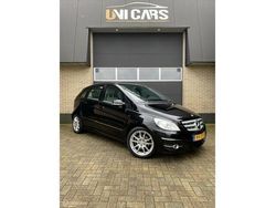 Zwart Gebruikt 2010 Mercedes B180 MPV | € 3.999 (Eerlijke prijs)