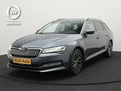 Grijs, metallic lak Gebruikt 2021 Skoda Superb LAURIN & KLEMENT Stationwagen | € 28.940 (Eerlijke prijs)