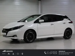 Wit, metallic lak Gebruikt 2024 Nissan Leaf Tekna Hatchback | € 21.935 (Eerlijke prijs)