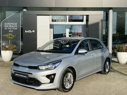 Grijs, metallic lak Gebruikt 2023 Kia Rio Hatchback | € 19.945 (Eerlijke prijs)
