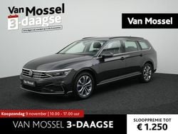 Grijs Gebruikt 2023 VW Passat Business Sedan | € 32.900 (Eerlijke prijs)