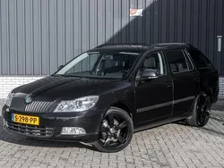 Zwart, metallic lak Gebruikt 2012 Skoda Octavia Ambition Stationwagen | € 7.450 (Eerlijke prijs)