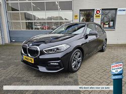 Zwart Gebruikt 2021 BMW 118 Sport Line Hatchback | € 24.950 (Eerlijke prijs)