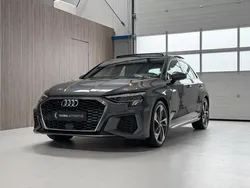 Grijs Gebruikt 2022 Audi A3 Sportback S-Line Hatchback | € 35.990 (Iets duurder)