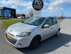 Grijs Gebruikt 2012 Renault Clio IV Authentique Hatchback | € 1.999 (Eerlijke prijs)