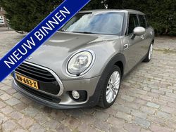 Grijs, metallic lak Gebruikt 2017 Mini Cooper Clubman Business Stationwagen | € 15.950 (Eerlijke prijs)