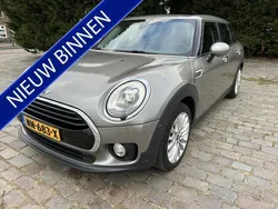 Grijs, metallic lak Gebruikt 2017 Mini Cooper Clubman Business Stationwagen | € 15.950 (Eerlijke prijs)