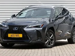 Grijs Gebruikt 2023 Lexus UX 250h Sport Design Packet SUV | € 37.895 (Eerlijke prijs)