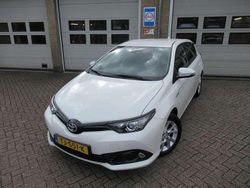 Wit Gebruikt 2018 Toyota Auris Hybrid Hatchback | € 17.450 (Eerlijke prijs)