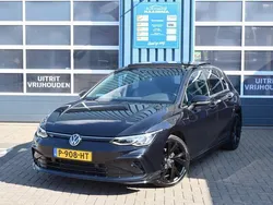 Zwart Gebruikt 2022 VW Golf VIII Business+ Hatchback | € 31.650 (Iets duurder)
